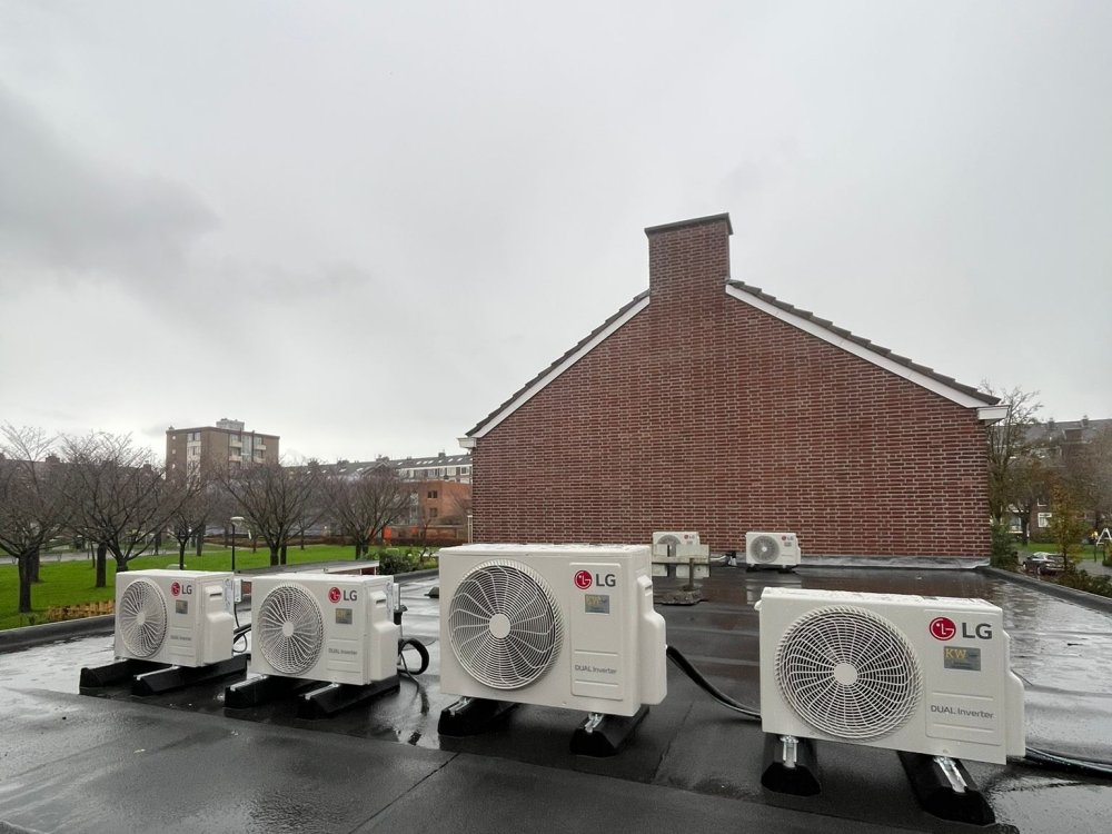 Dakopstelling buitenunits op plat dak